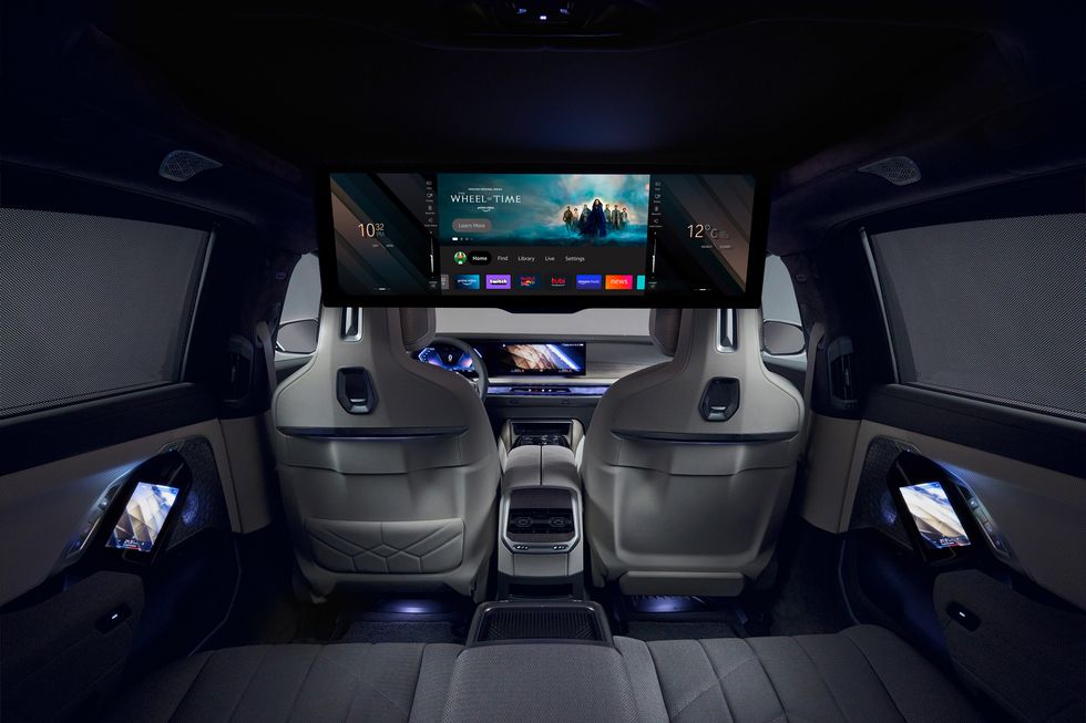 2023-bmw-i7-rear-seats-interior-photo-evtopspeed